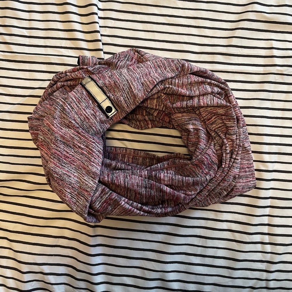 Lululemon infinity snap scarf